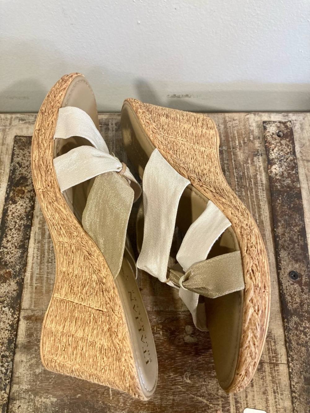 Sz 10 Wedge Sandals Italian  Shimmery Beige And Gold - Picture 6 of 13